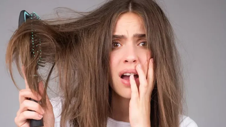 10 Factors Which Cause Frizz – And How to Calm Frizzy Hair